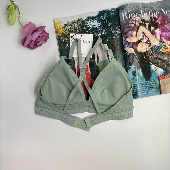 NWT Calvin Klein lightly lined Monochrome Triangle Bralette Bra - Picture 2 of 4